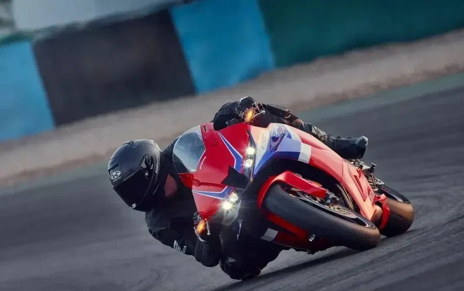 Honda CBR 600RR — imagine 3