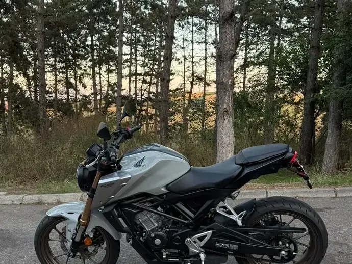 Honda CB 125R