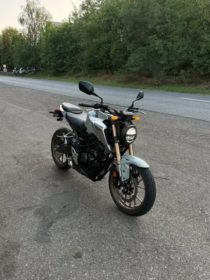 Honda CB 125R — imagine 3
