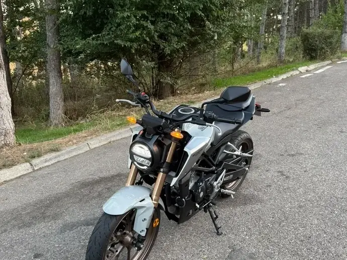 Honda CB 125R