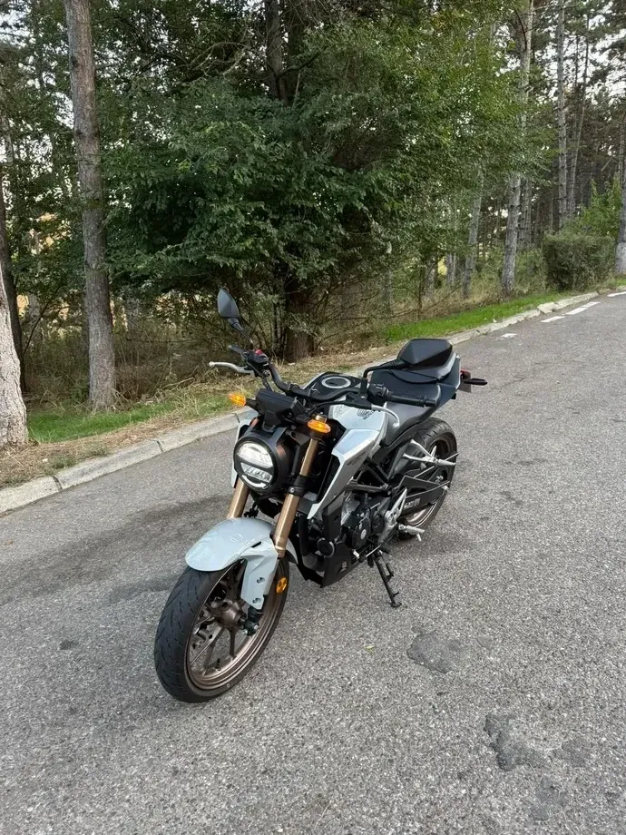 Honda CB 125R — imagine 2