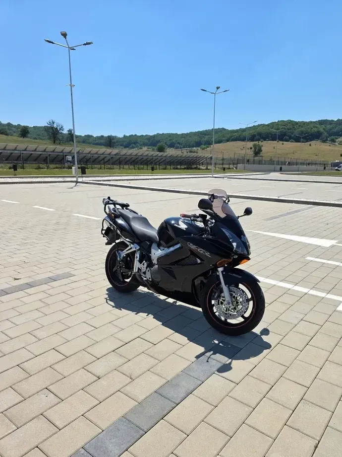 Honda VFR 800F V-Tec — imagine 5