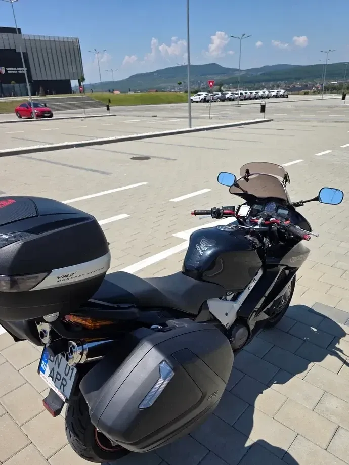 Honda VFR 800F V-Tec — imagine 3