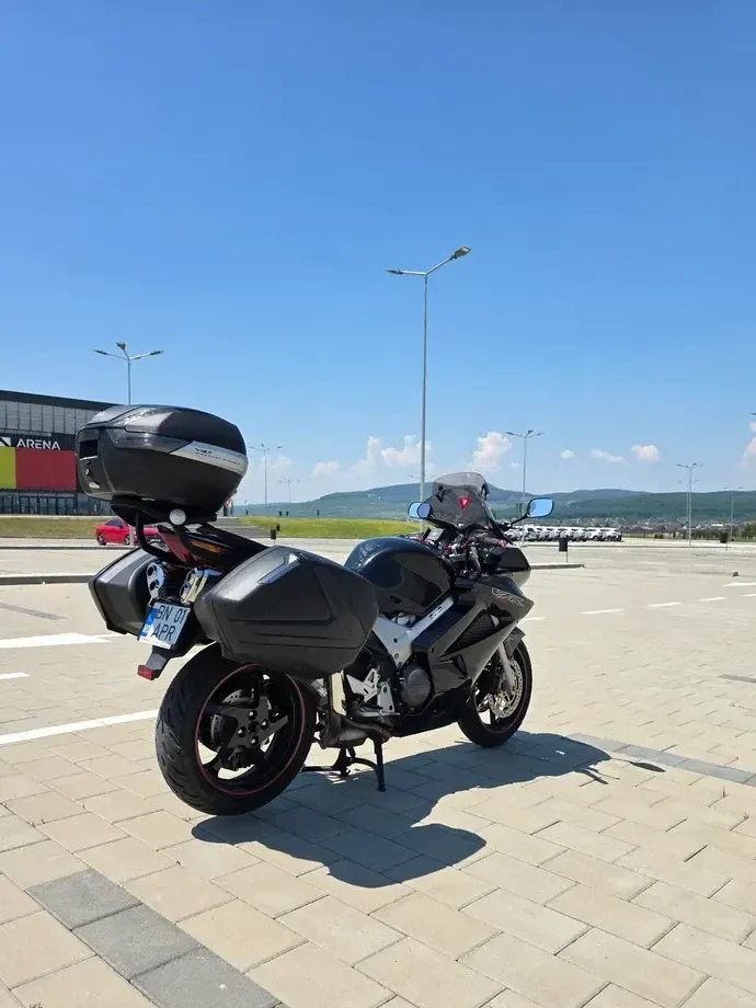 Honda VFR 800F V-Tec — imagine 2
