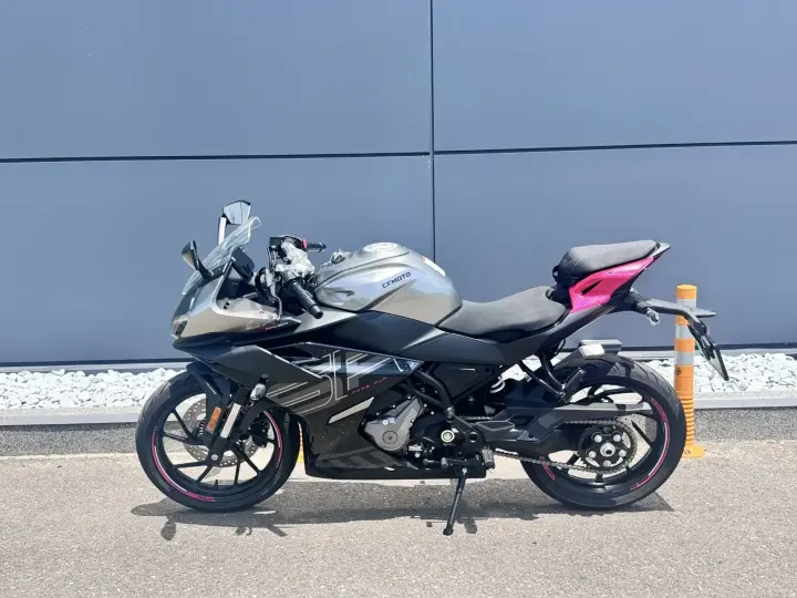 CF Moto 300SR ABS