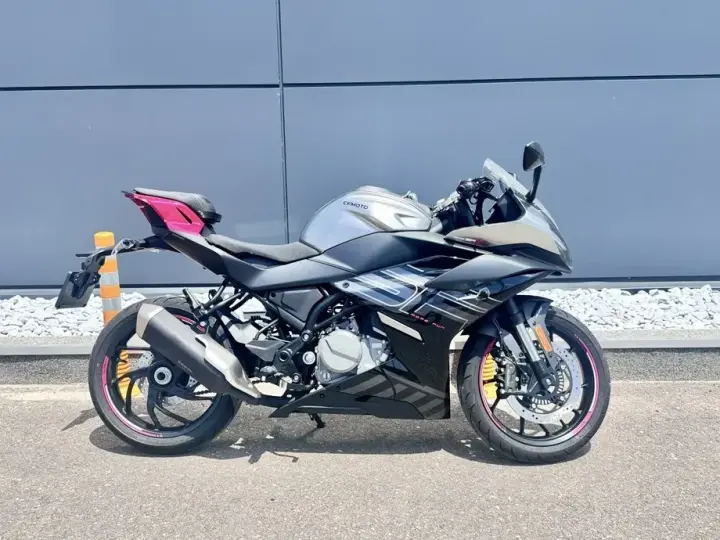 CF Moto 300SR ABS