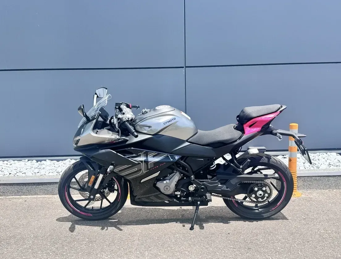 CF Moto 300SR ABS — imagine 3