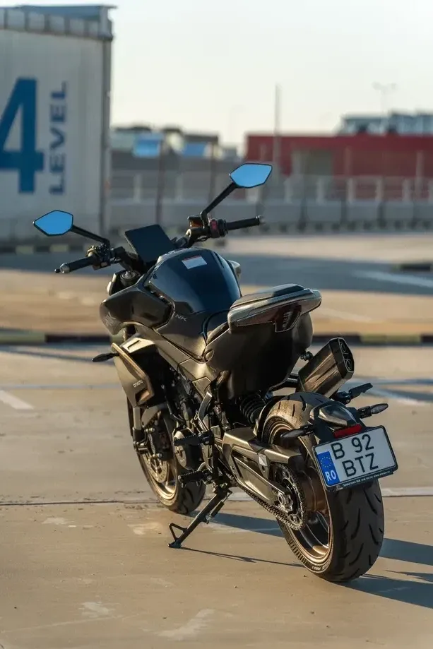 CF Moto 800 NK Advanced — imagine 2