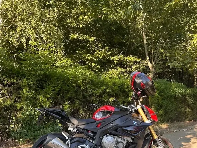 BMW S1000R