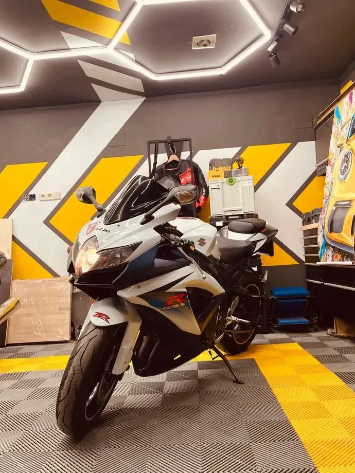 Suzuki GSX-R 750 Yoshimura Limited Edition — imagine 2
