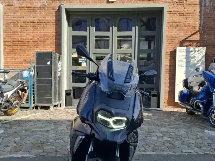 BMW C400X