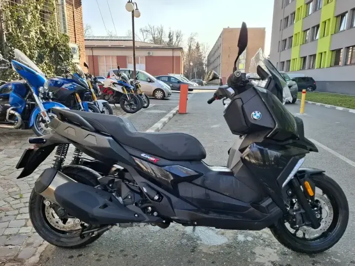 BMW C400X