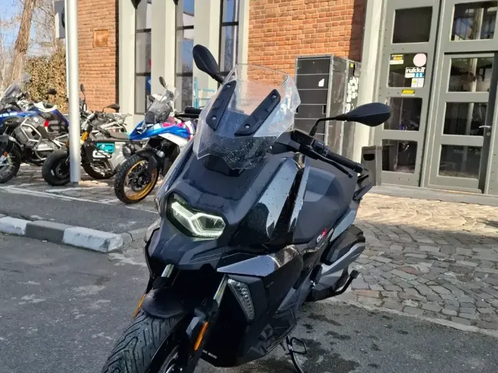 BMW C400X