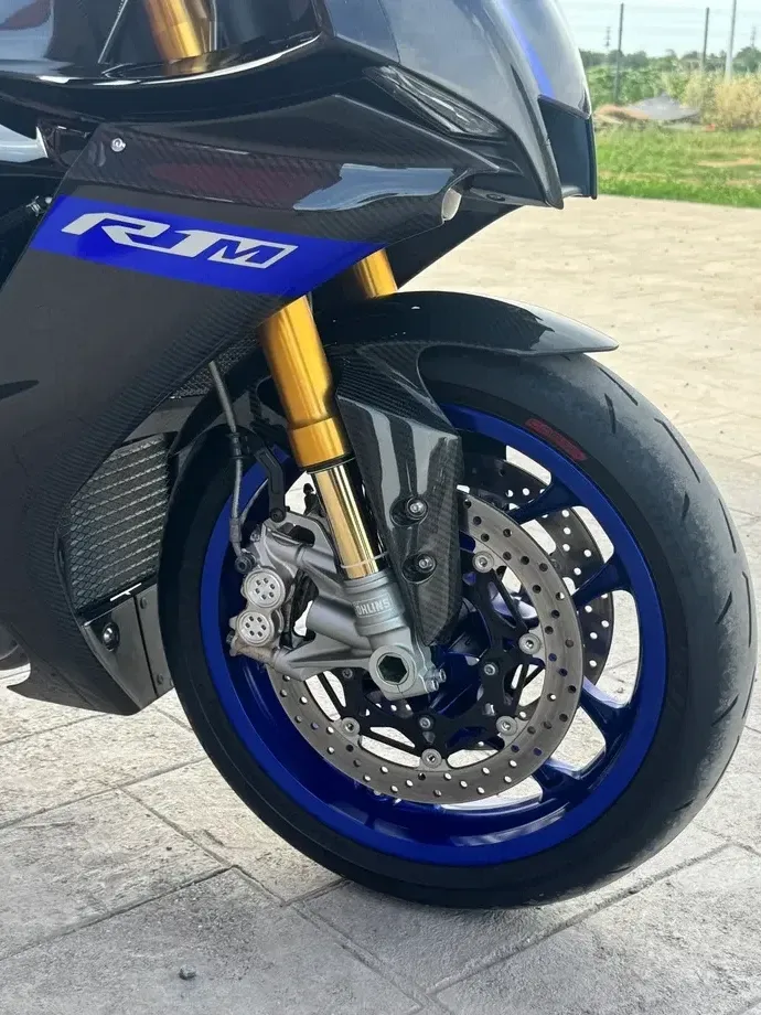 Yamaha YZF 1000 R1-M — imagine 4