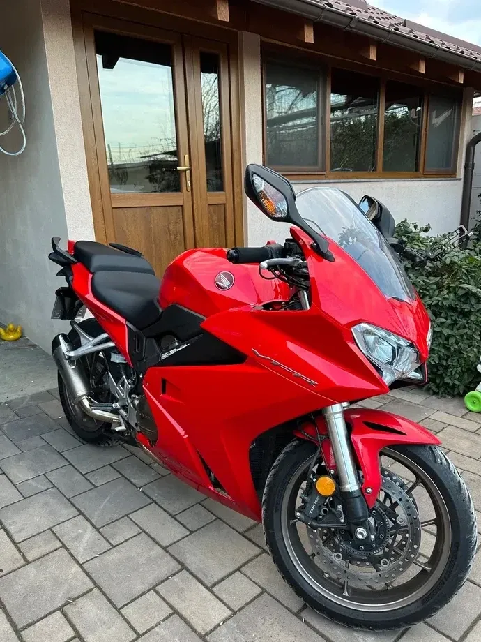 Honda VFR 800F V-Tec — imagine 2