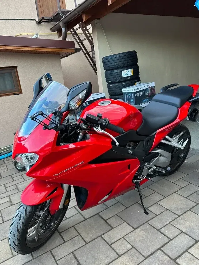 Honda VFR 800F V-Tec — imagine 3