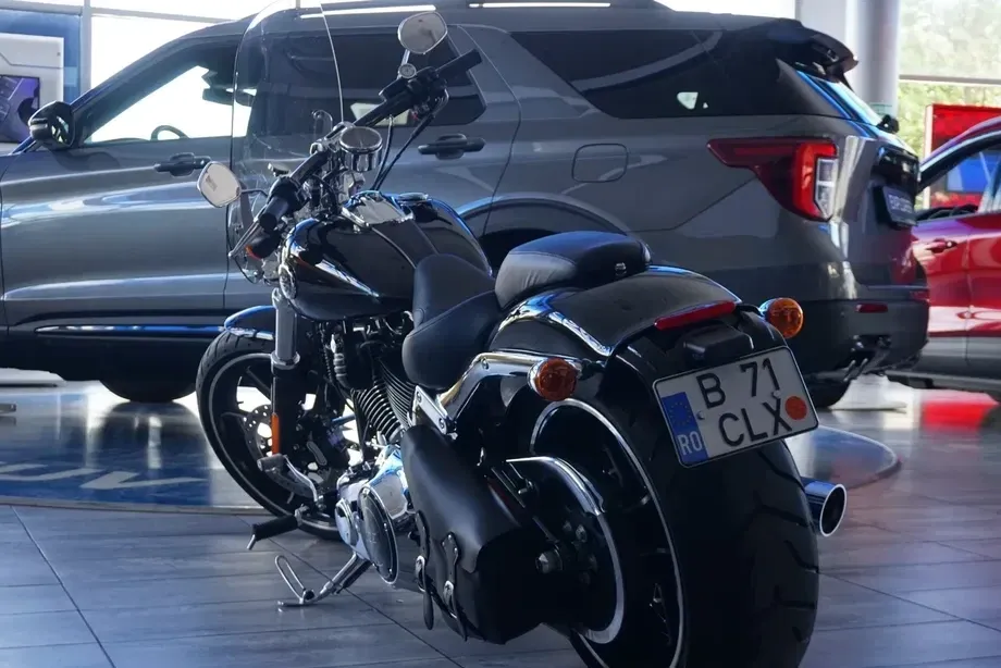 Harley-Davidson Softail Breakout FXSB — imagine 2