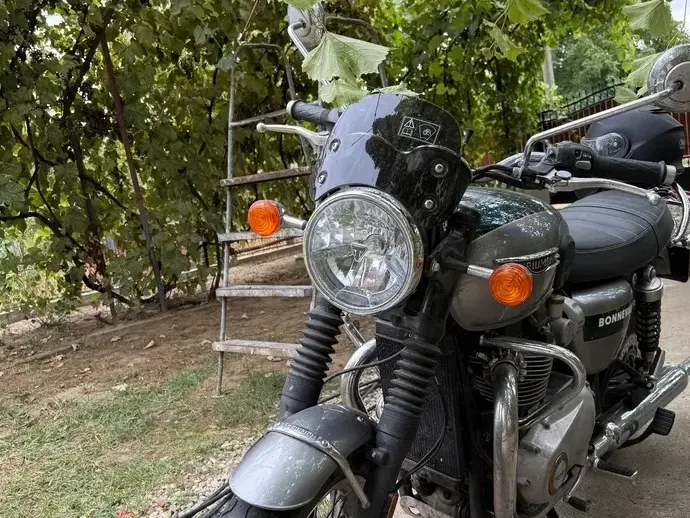 Triumph Bonneville Bobber