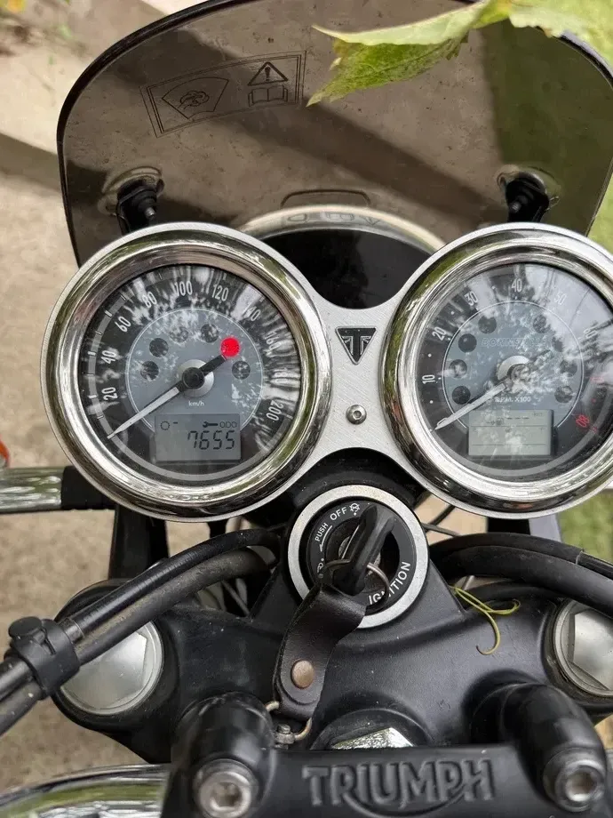 Triumph Bonneville Bobber — imagine 5