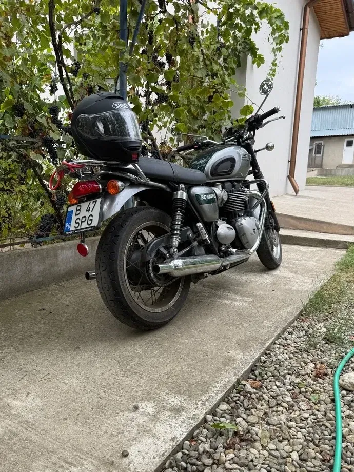 Triumph Bonneville Bobber — imagine 4