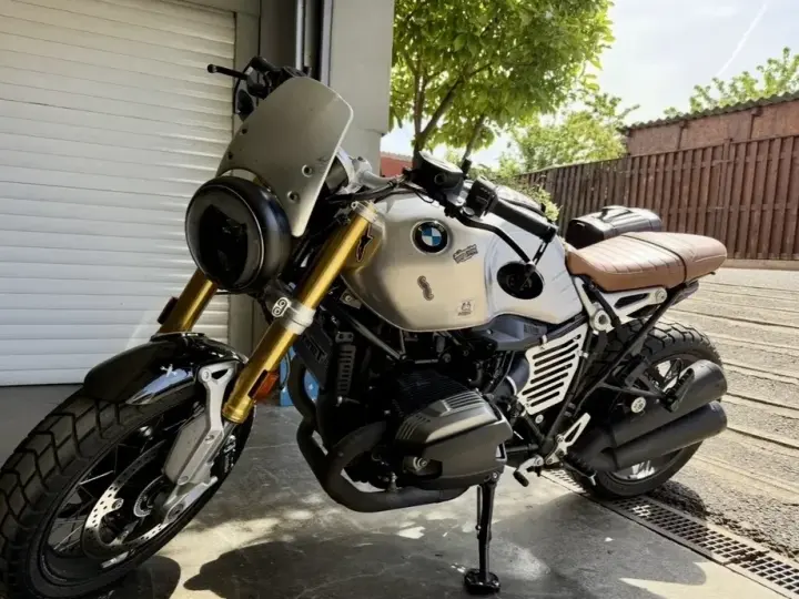 BMW R nineT