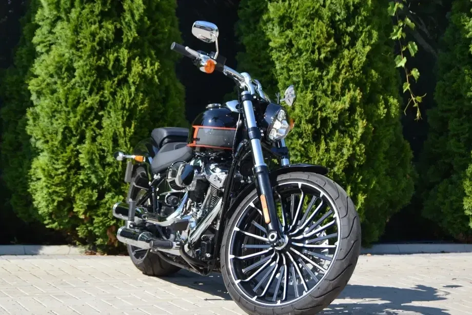 Harley-Davidson Softail Breakout 117 — imagine 2