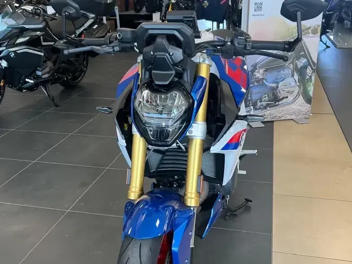 BMW F900R