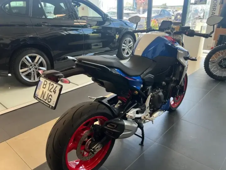 BMW F900R