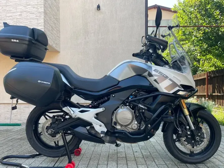 CF Moto 650MT ABS
