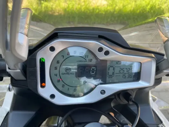 CF Moto 650MT ABS