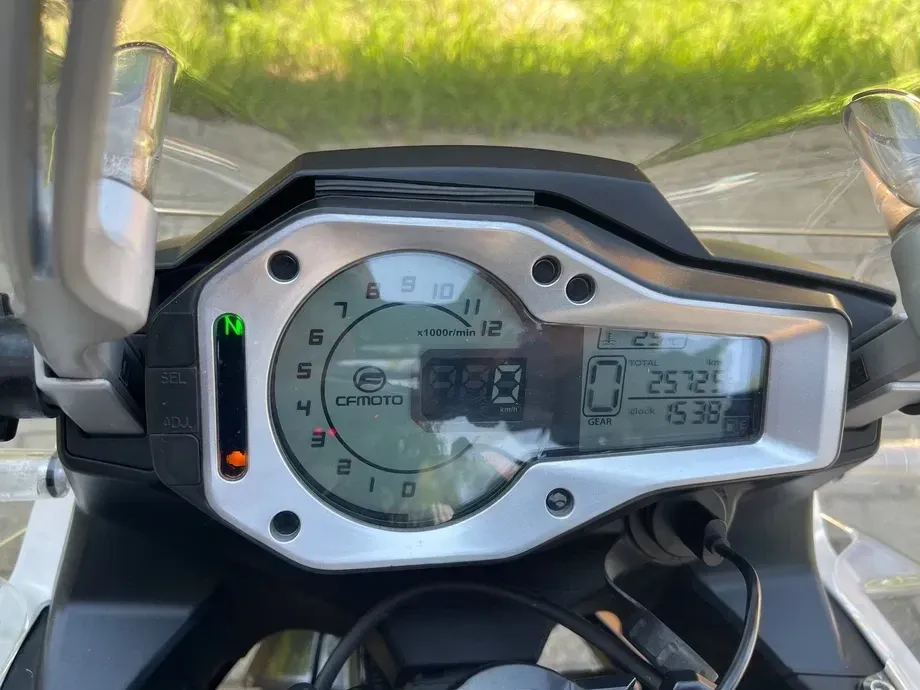CF Moto 650MT ABS — imagine 3