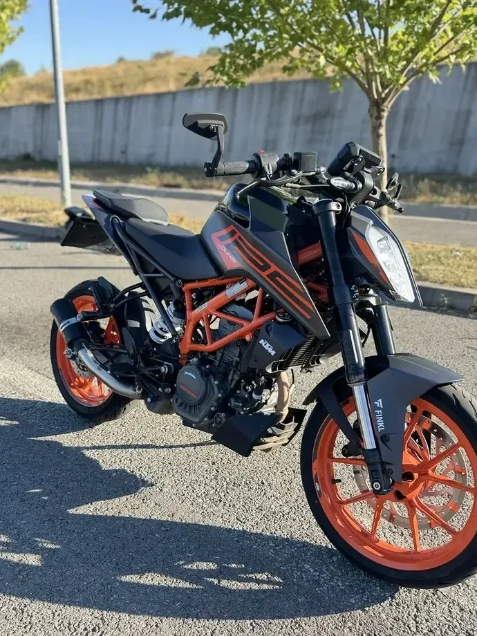 KTM 125 Duke — imagine 3