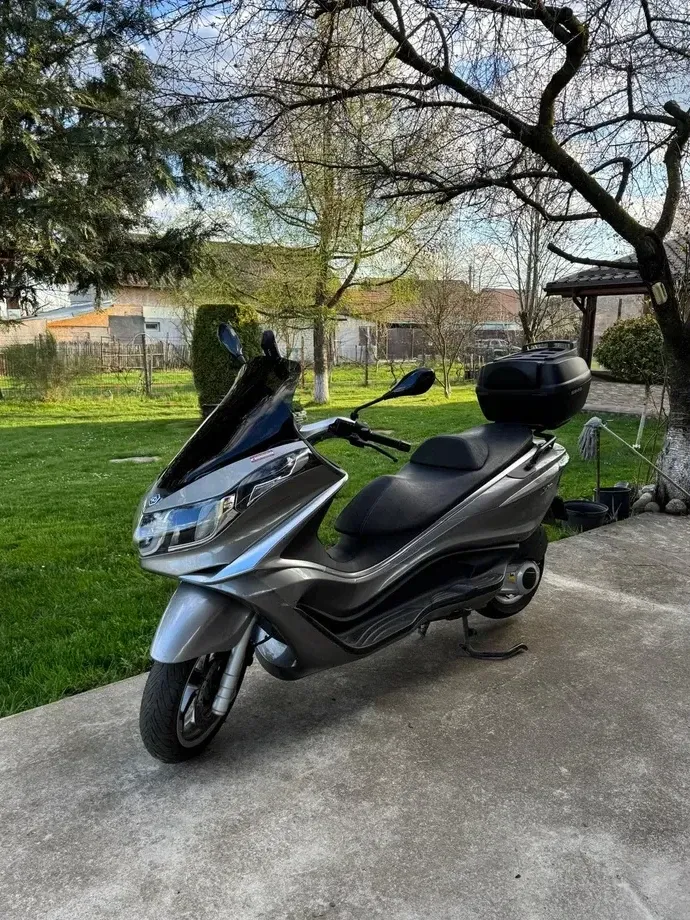 Piaggio X10 125 — imagine 2