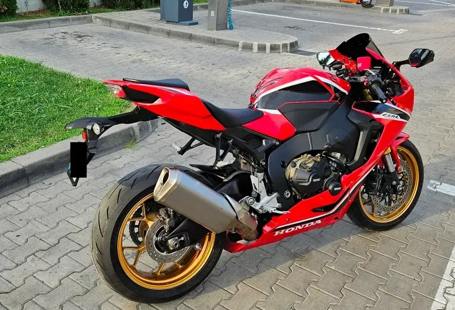 Honda CBR 1000RR Fireblade — imagine 4