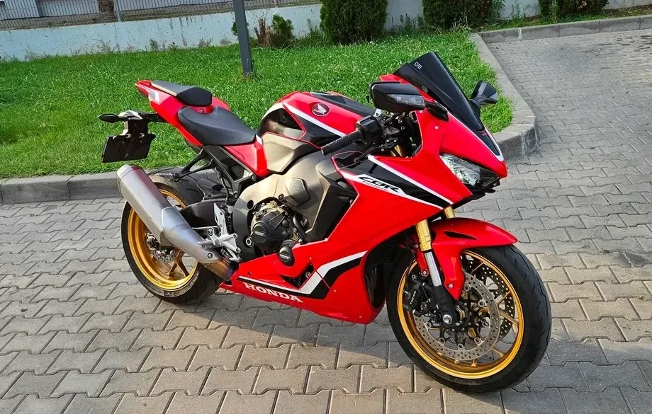 Honda CBR 1000RR Fireblade — imagine 3