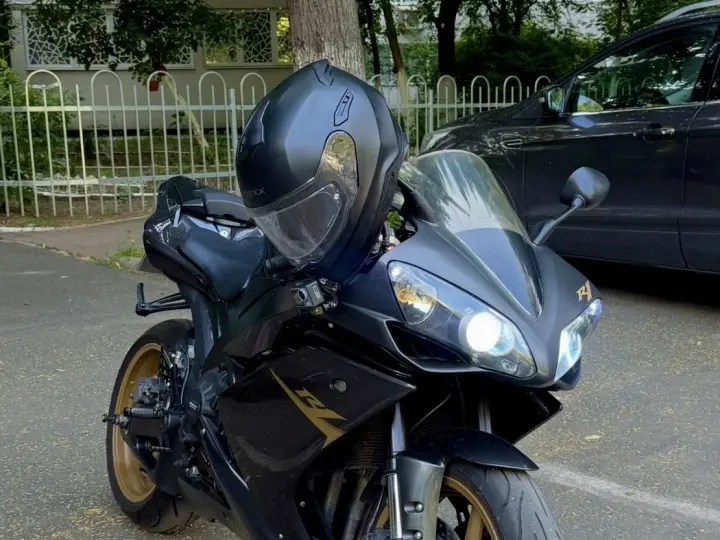 Yamaha YZF 1000 R1