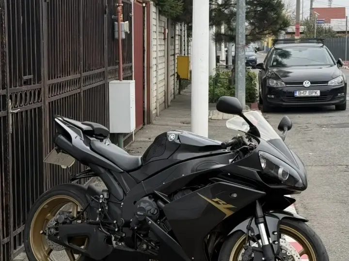 Yamaha YZF 1000 R1