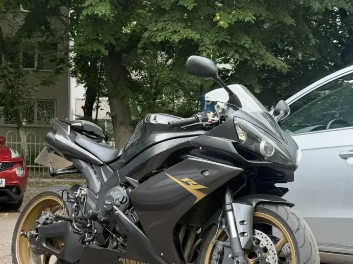 Yamaha YZF 1000 R1