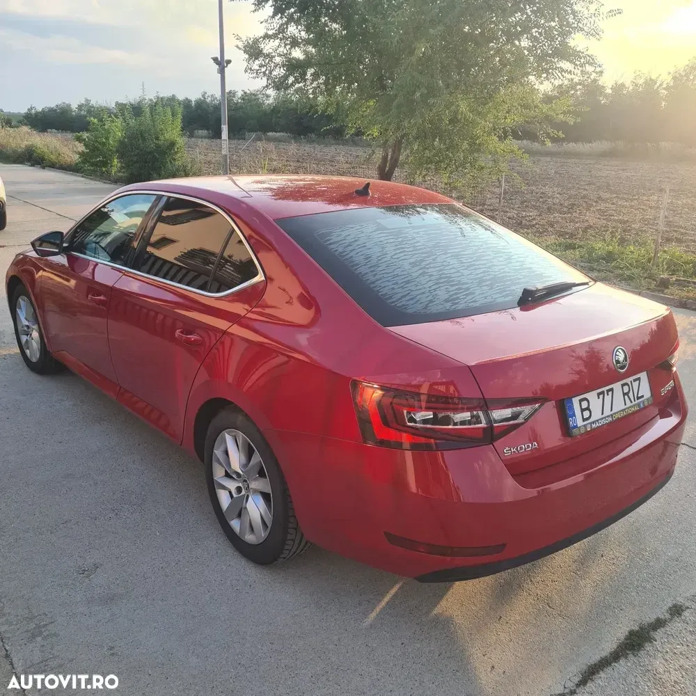Škoda Superb 2.0 TDI DSG Ambition — imagine 4