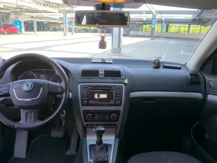Škoda Octavia II 1.6 TDI ELEGANCE DSG