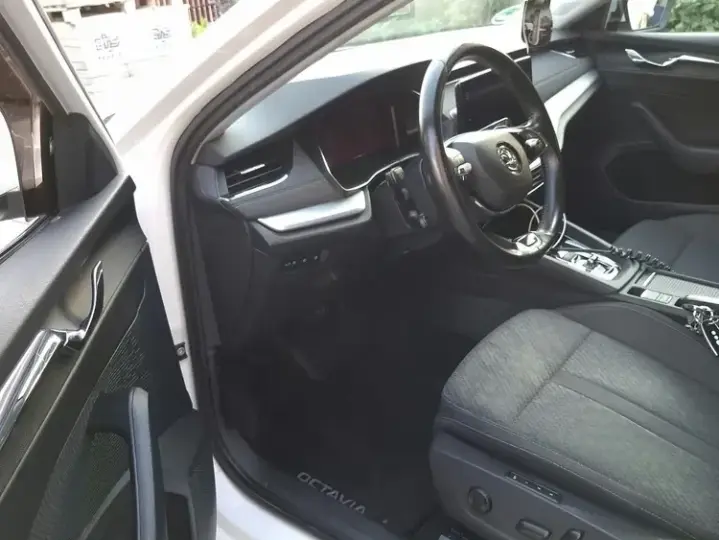 Škoda Octavia IV 2.0 TDI DSG Style
