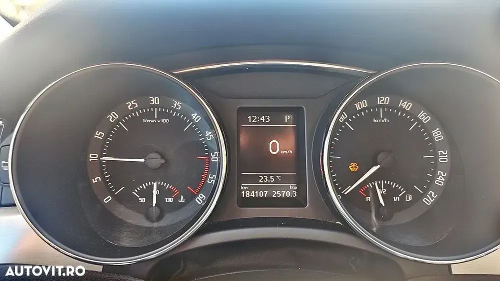 Škoda Superb 2.0 TDI Elegance — imagine 4