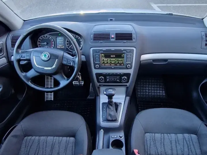 Škoda Octavia II 2.0 TDI Ambiente DSG