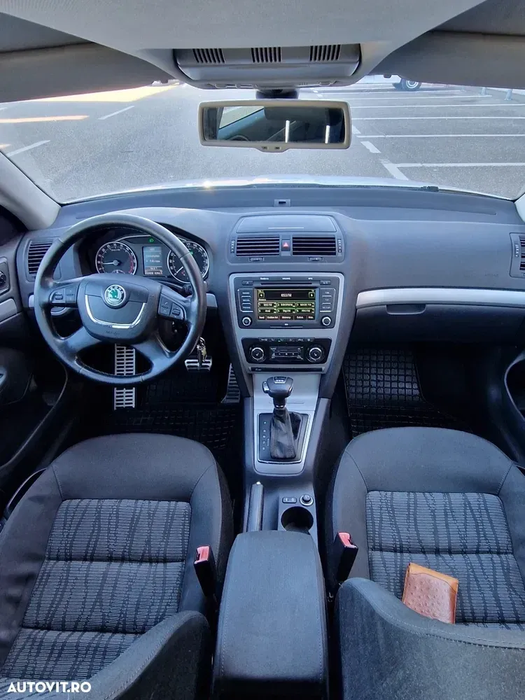 Škoda Octavia II 2.0 TDI Ambiente DSG — imagine 4