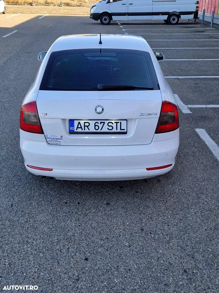 Škoda Octavia II 2.0 TDI Ambiente DSG — imagine 5
