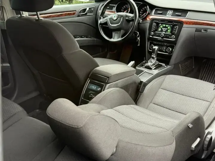 Škoda Superb II 2.0 TDI Elegance DSG