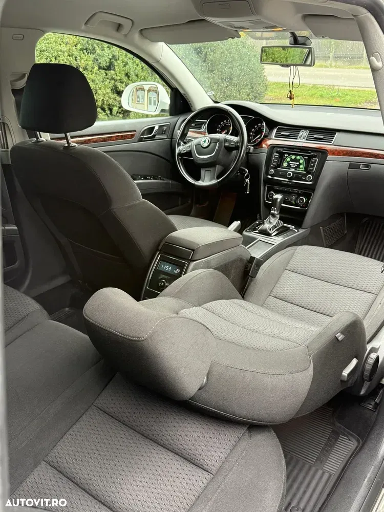 Škoda Superb II 2.0 TDI Elegance DSG — imagine 6