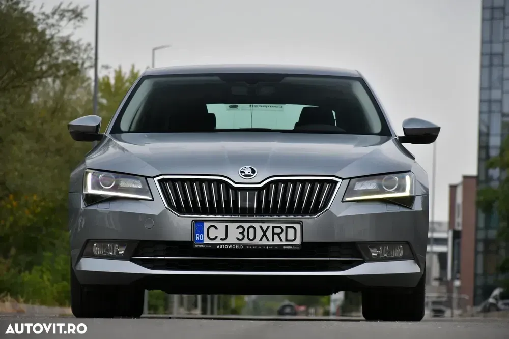 Škoda Superb 2.0 TDI Premium Edition — imagine 2