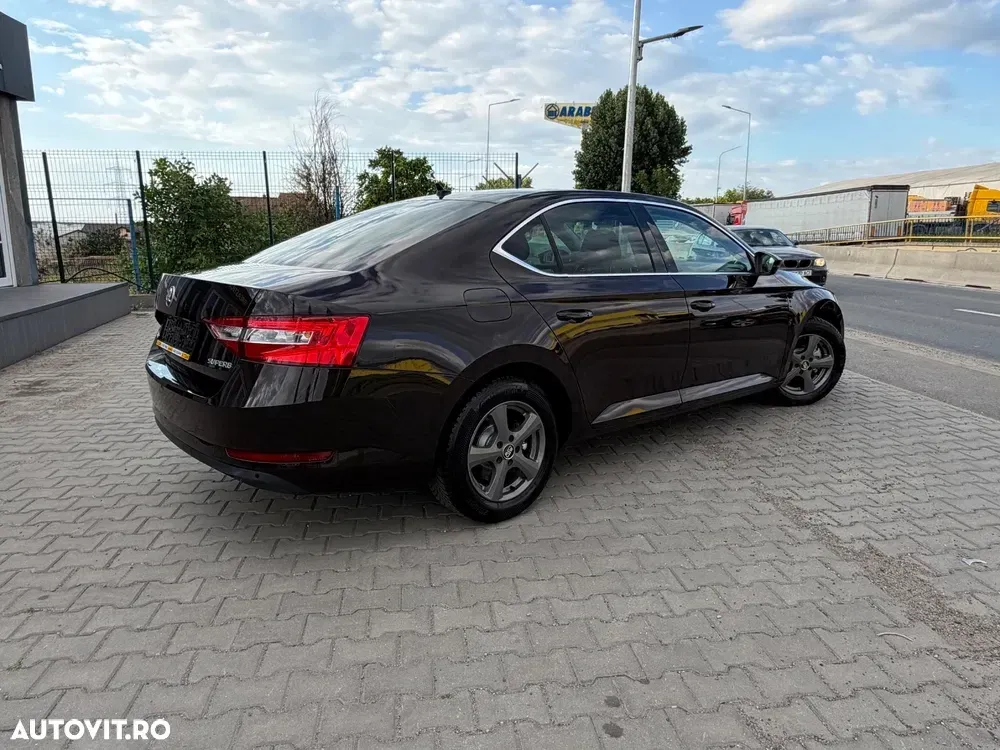 Škoda Superb III 2.0 TDI DSG Premium Edition — imagine 2