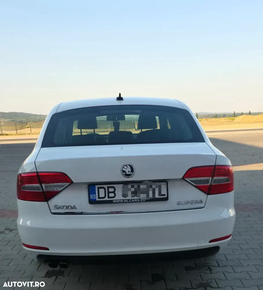 Škoda Superb 2.0 TDI Elegance DSG — imagine 3